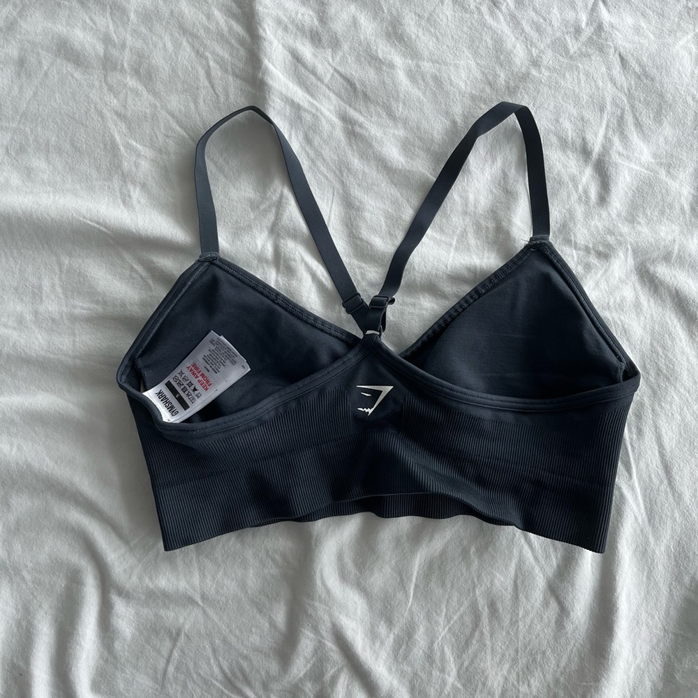 GYMSHARK | Women’s Active Set - Picture 4 of 6